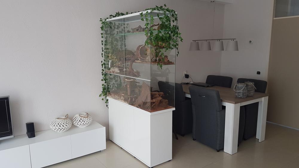Knaagdieren terrarium met witte profielen